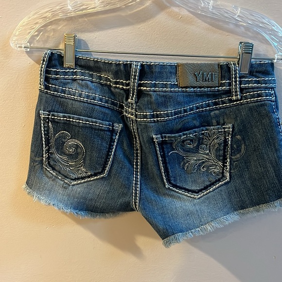 YMI Denim Cut Off Short Shorts Size 0 Great Condition - Picture 4 of 4
